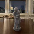 Load image into Gallery viewer, Couple hug candle