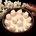 Load image into Gallery viewer, Ivory Tulip Garden Urli Candle
